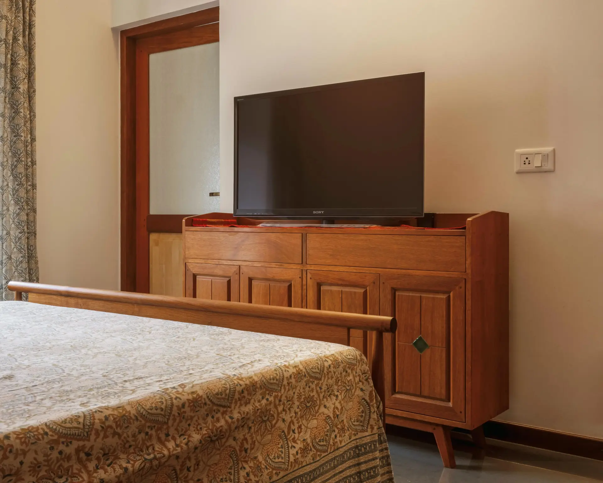 Solid Honne wood TV console unit with handmade tiles and traditional shutter details